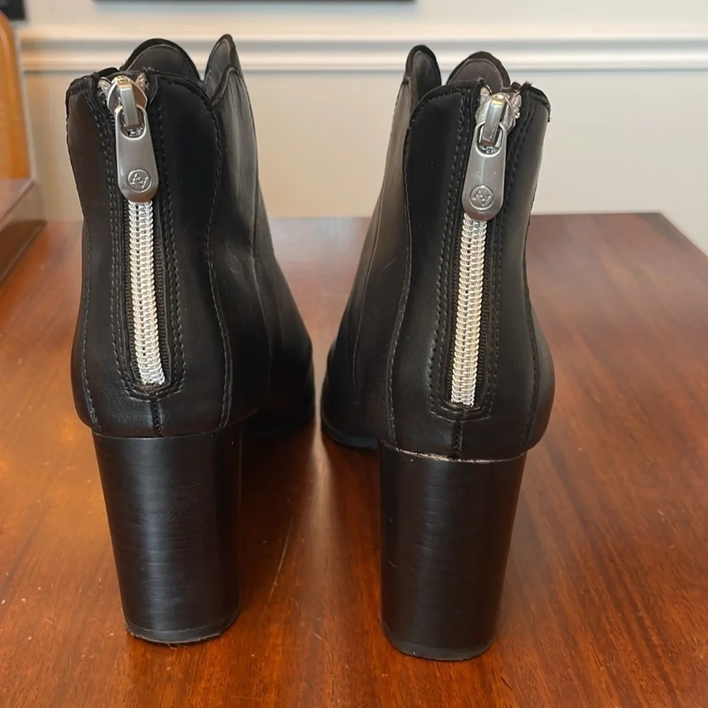 Adrienne Vittadini preowned leather